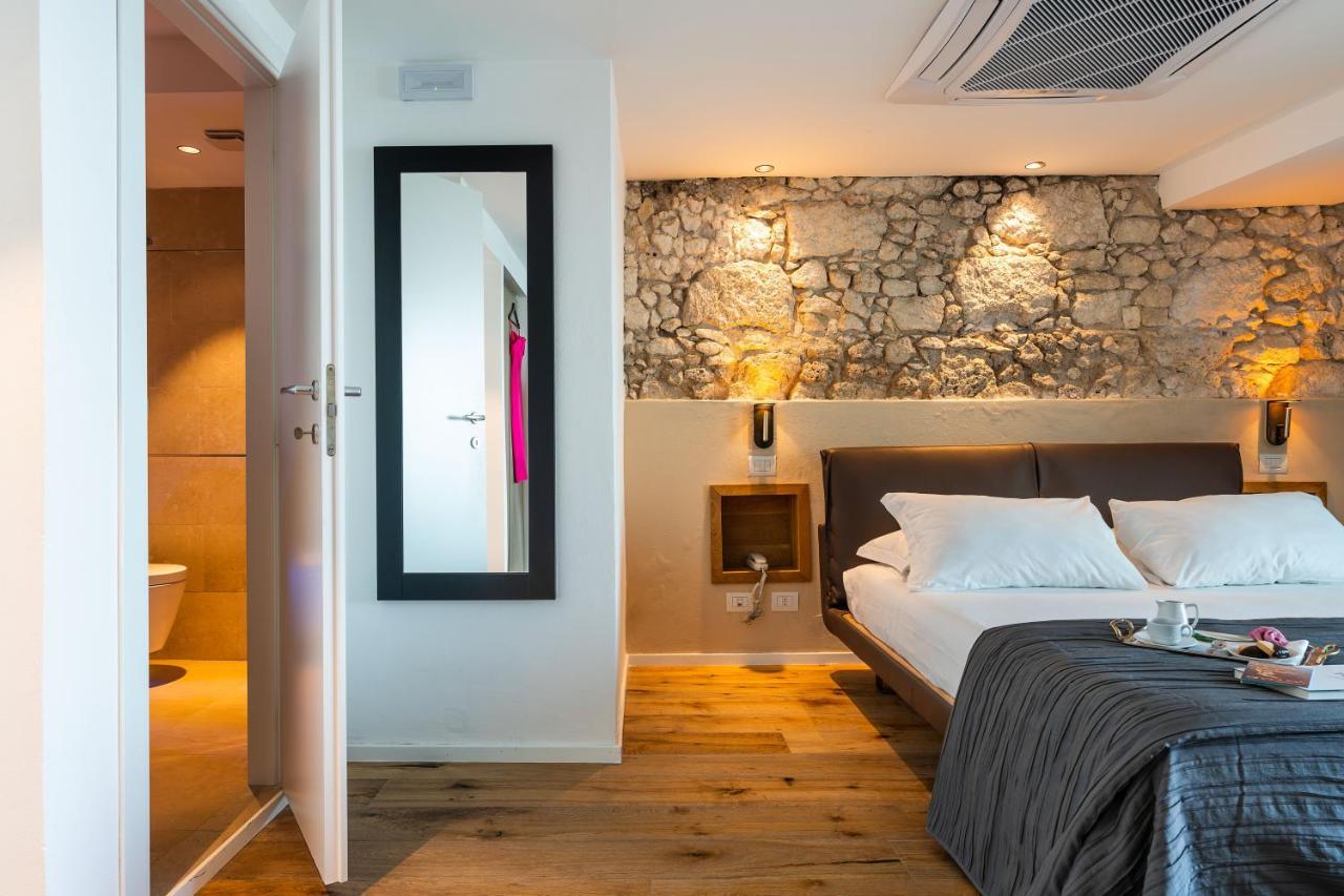 Re Dionisio Luxury Suites Syrakusa Exteriör bild