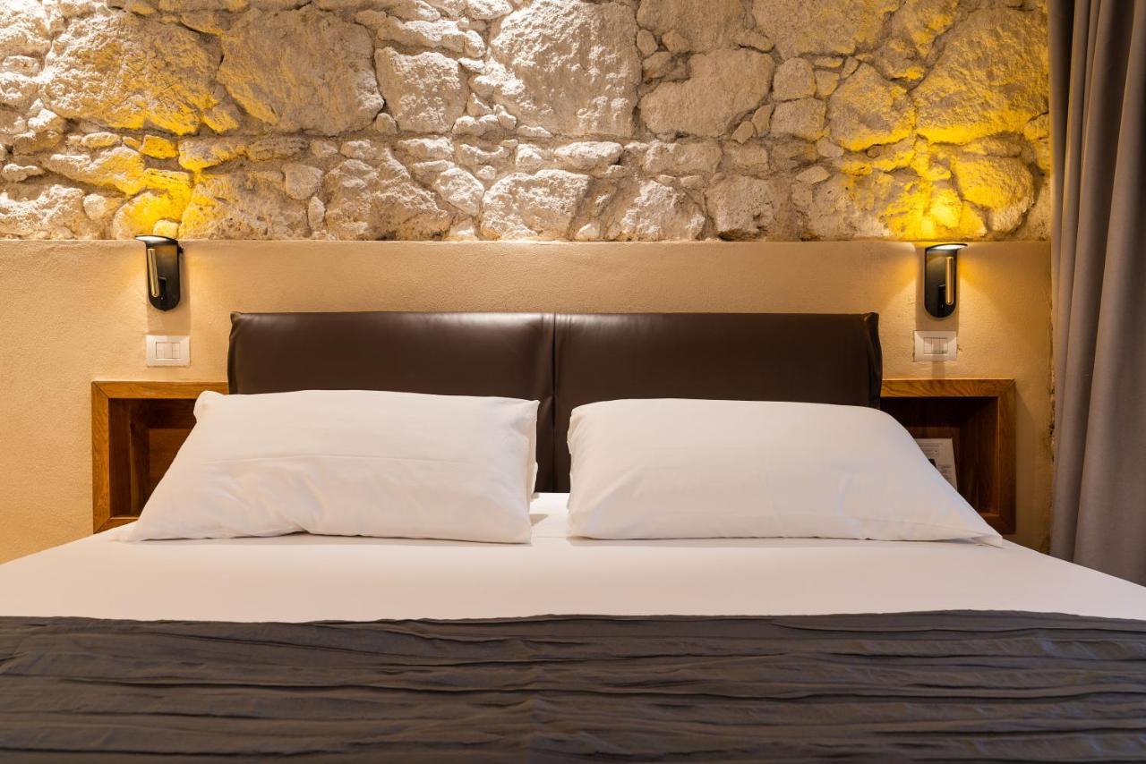 Re Dionisio Luxury Suites Syrakusa Exteriör bild