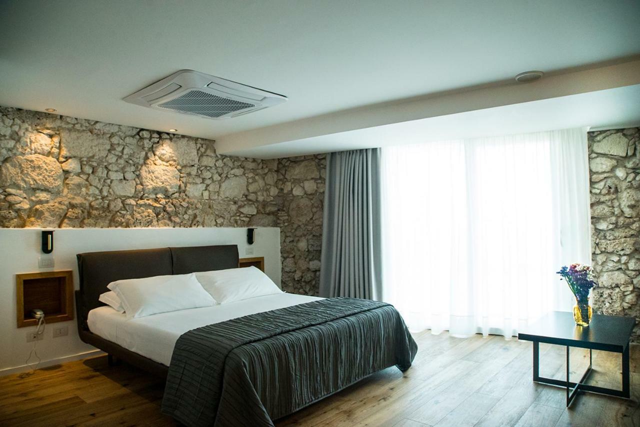 Re Dionisio Luxury Suites Syrakusa Exteriör bild